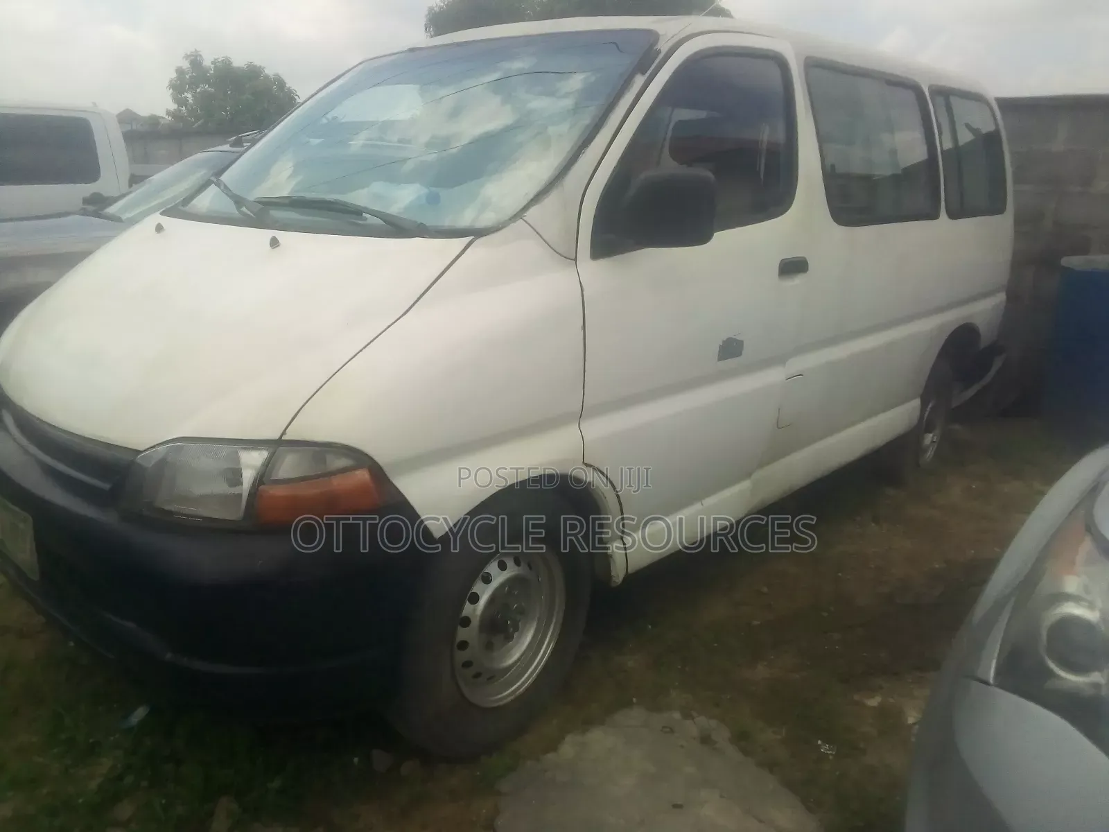 Toyota HiAce 2004 White