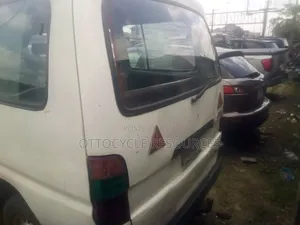Toyota HiAce 2004 White