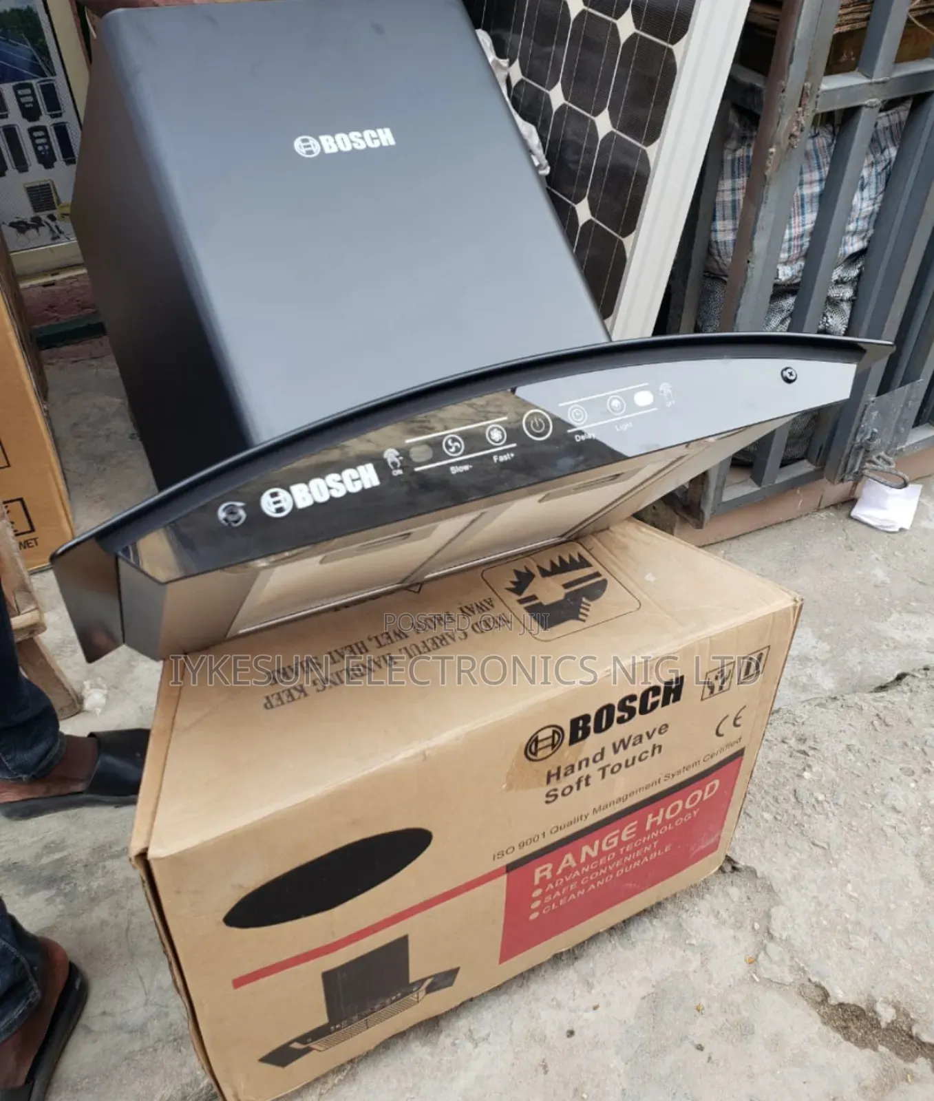 Bosch 60cm Curved Automatic Digital Handwavd Control Heat Extractor