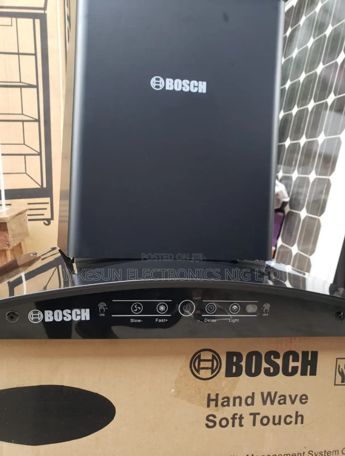 Bosch 60cm Curved Automatic Digital Handwavd Control Heat Extractor