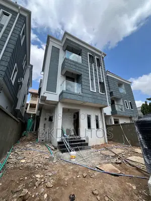 4bdrm Duplex in Allen Avenue for sale