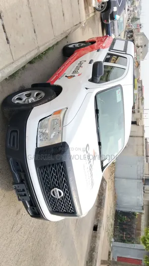 Nissan Titan 2017 White