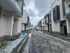 3bdrm Duplex in General Paint Estate for sale