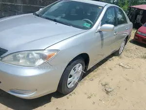 Toyota Camry LE 4dr Sedan (2.4L 4cyl 5M) 2004 Silver