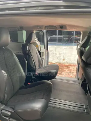 Toyota Sienna SE FWD 8-Passenger 2013