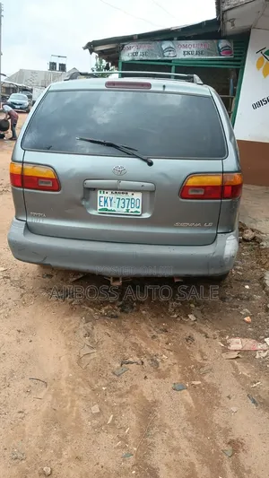 Toyota Sienna LE 4dr 1999 Gray
