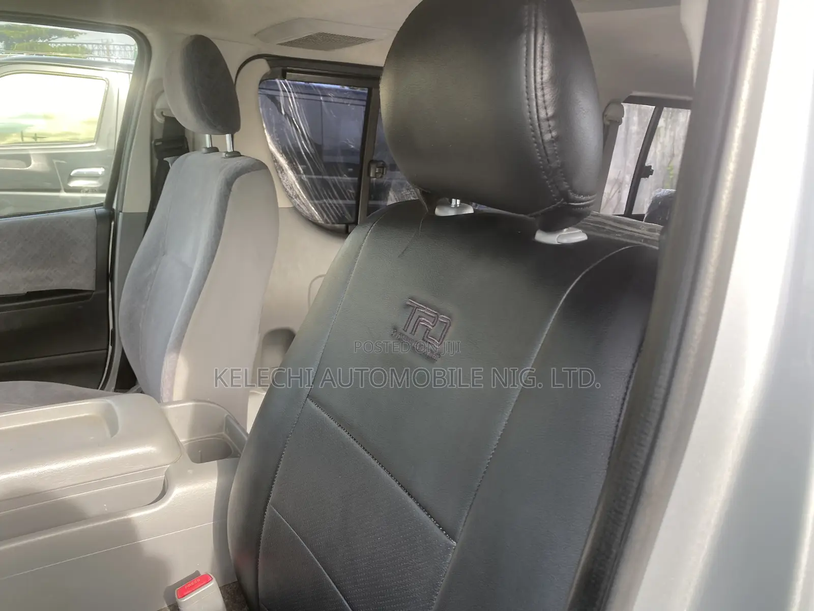 Toyota HiAce 2011 Silver