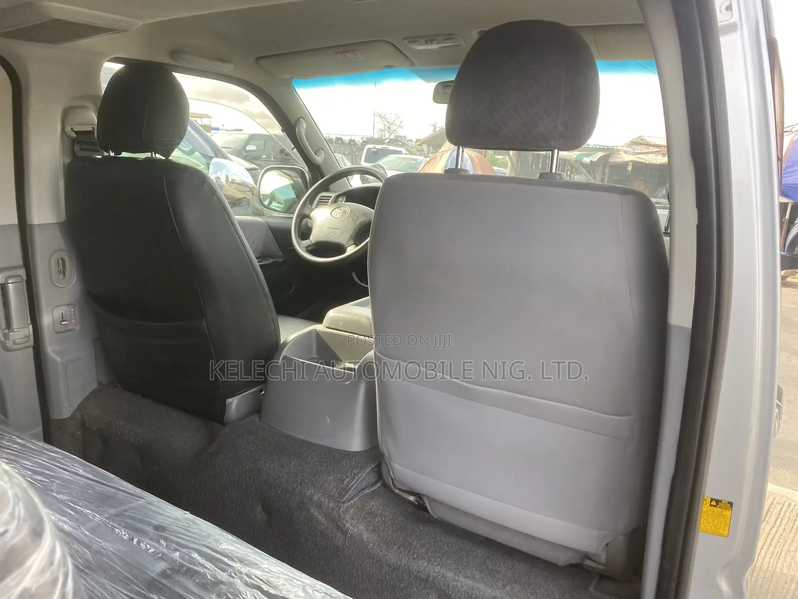 Toyota HiAce 2011 Silver