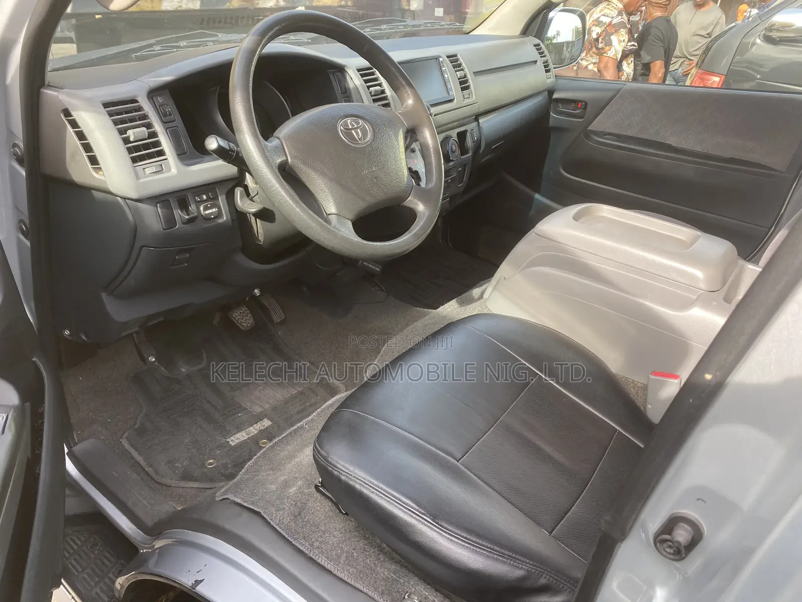 Toyota HiAce 2011 Silver