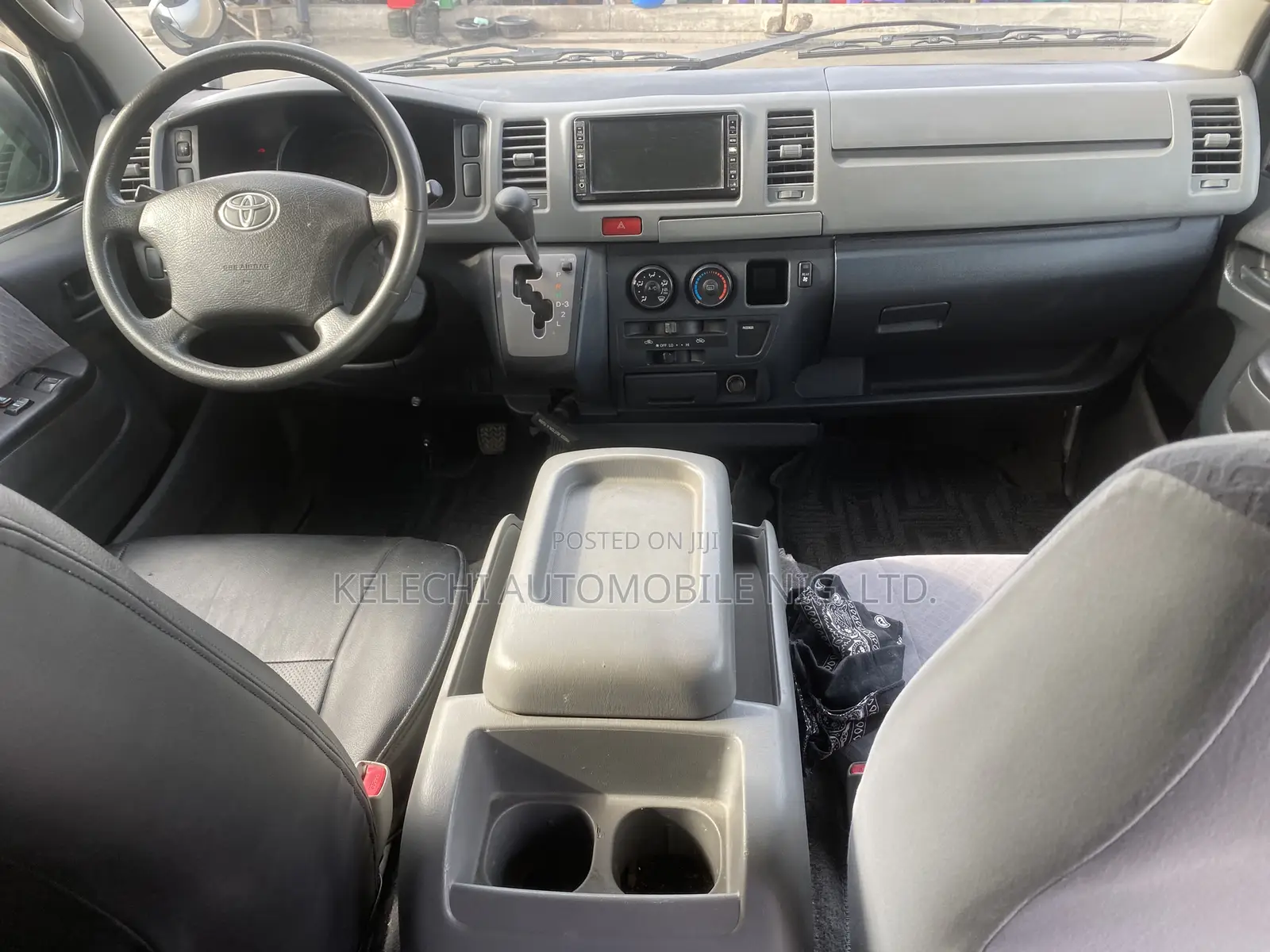 Toyota HiAce 2011 Silver