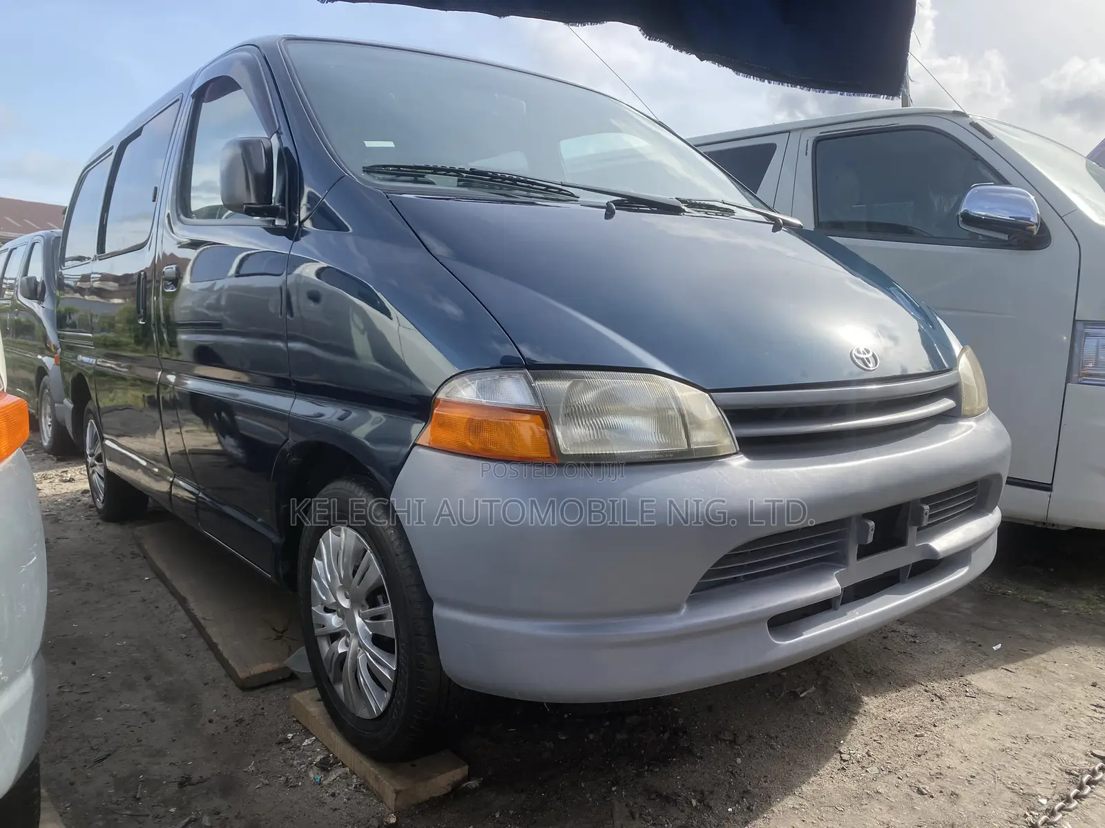 Toyota HiAce 2004 Grey