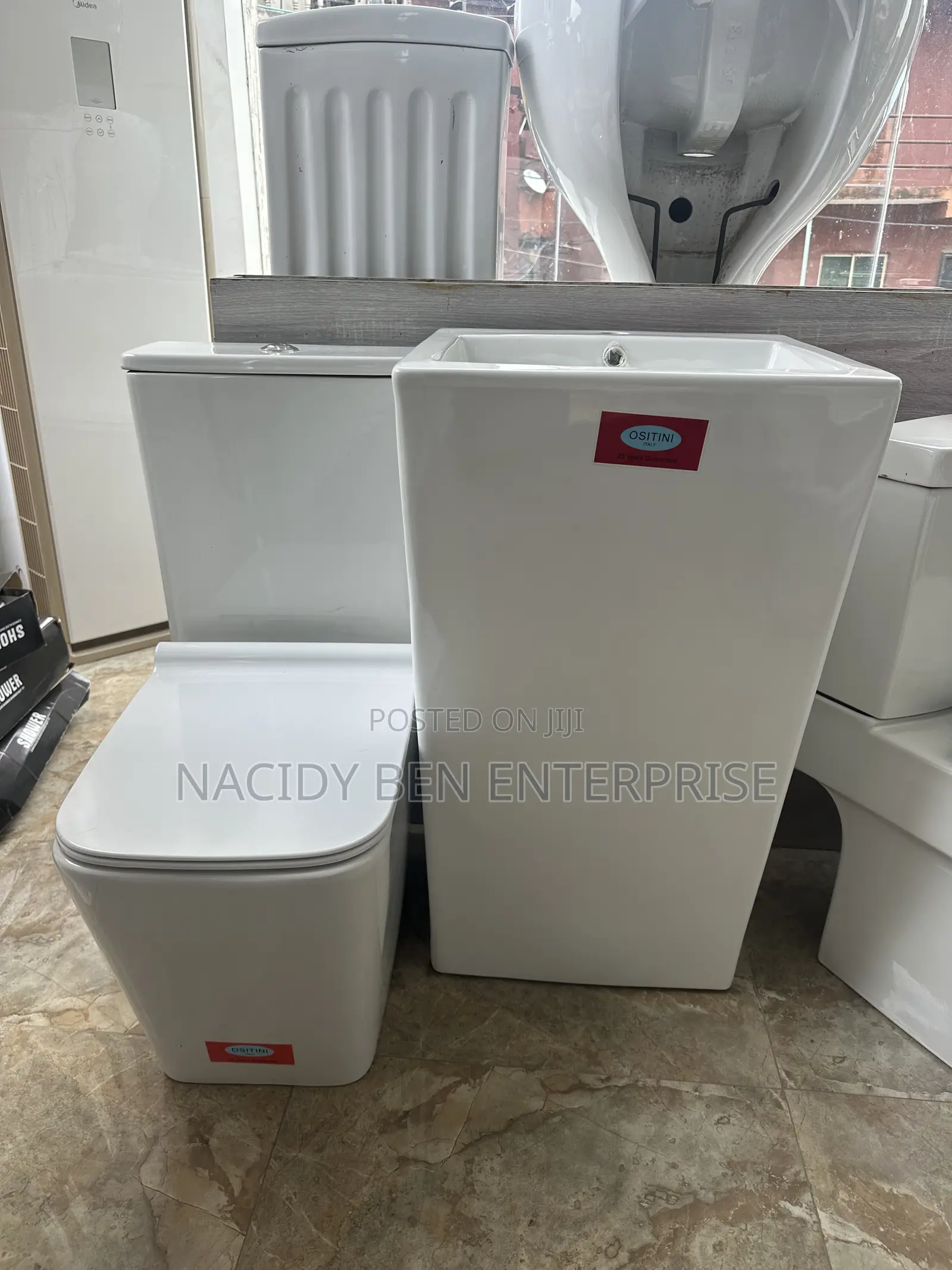 Integrated Square Wc With Square Basin