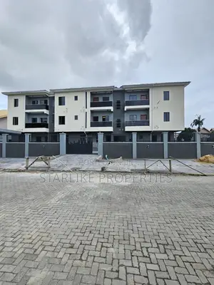 2bdrm Block of Flats in Lekki Phase 1 for rent