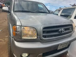 Toyota Sequoia Limited 4dr SUV 4WD (4.7L 8cyl 5A) 2005 Gray