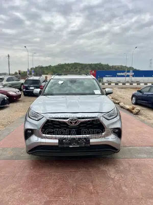 Toyota Highlander L 2022 Silver