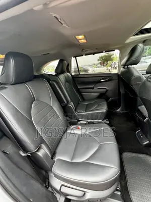 Toyota Highlander L 2022 Silver