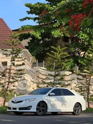 Toyota Camry SE 4dr Sedan w/Prod. End 11/13 (3.5L 6cyl 6A) 2014 White