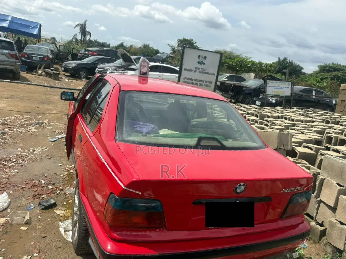 BMW 325i 2000 Red