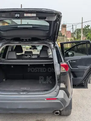 Toyota RAV4 XLE Premium FWD 2019 Black
