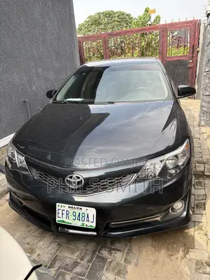 Toyota Camry SE V6 4dr Sedan (3.5L 6cyl 6A) 2013 Blue