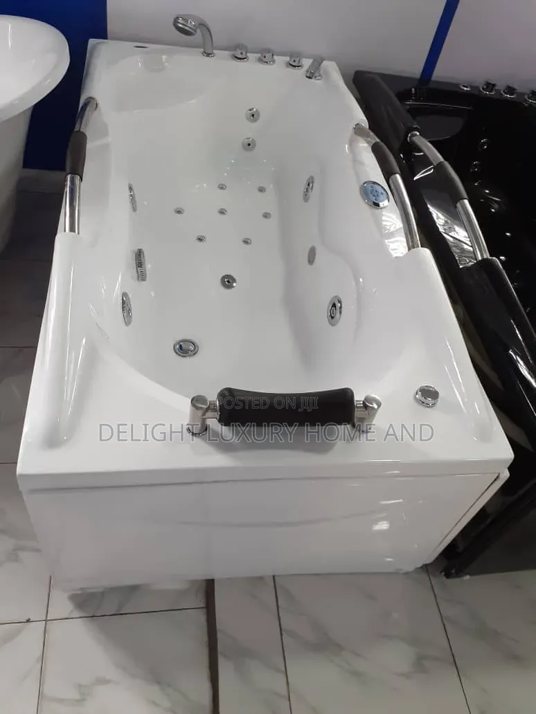 Single Jacuzzi White Color Available