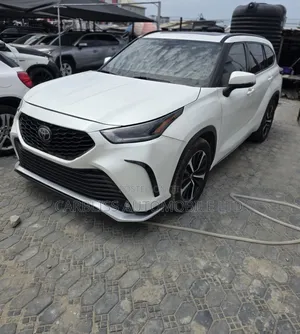 Toyota Highlander XSE 2021 White