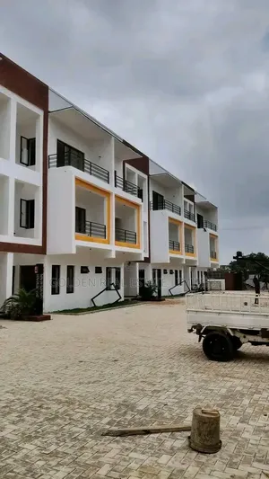4bdrm Duplex in Jahi for sale
