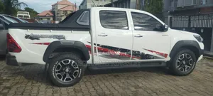 Toyota Hilux Revo Double Cab Petrol 2.7 RWD 2021 White