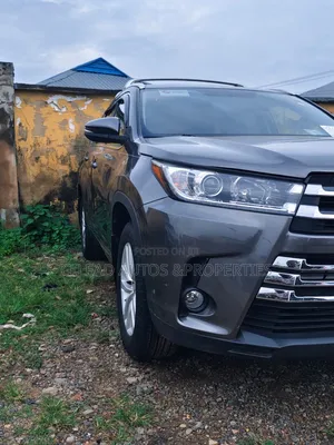 Toyota Highlander LE Plus 4dr SUV AWD (3.5L 6cyl 6A) 2015