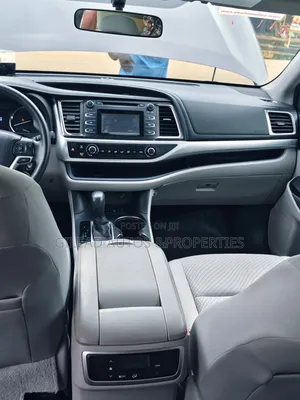 Toyota Highlander LE Plus 4dr SUV AWD (3.5L 6cyl 6A) 2015