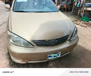 Toyota Camry 2005 Gold
