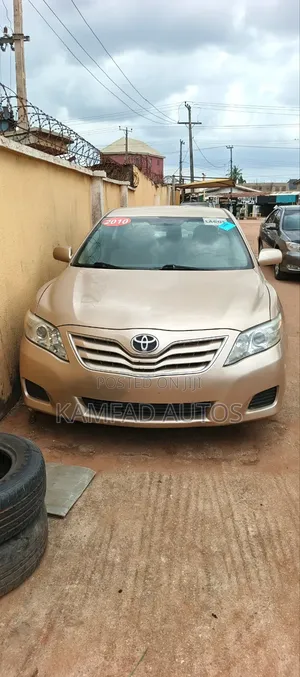 Toyota Camry 2010 Gold
