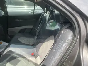 Toyota Camry XLE FWD (2.5L 4cyl 8AM) 2018 Gray