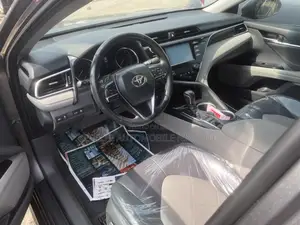 Toyota Camry XLE FWD (2.5L 4cyl 8AM) 2018 Gray