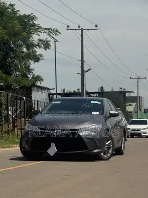 Toyota Camry SE 4dr Sedan (2.5L 4cyl 6A) 2017 Gray
