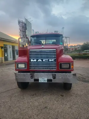 Clean Us Used 1997 Mack Ch613