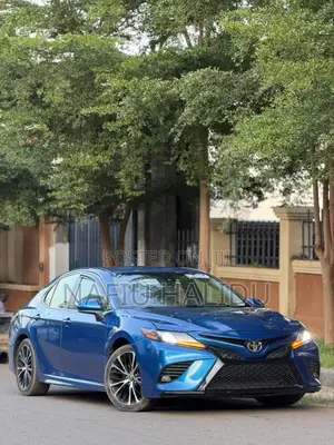 Toyota Camry 2018 Blue