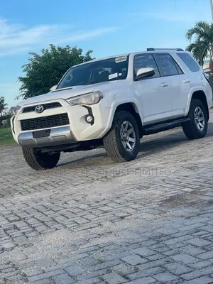 Toyota 4-Runner SR5 4dr SUV 4WD (4.0L 6cyl 5A) 2015 White