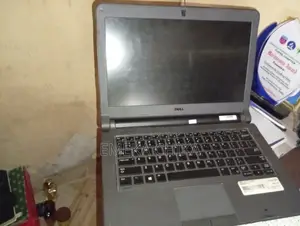 Laptop Dell 8GB Intel Core i3 HDD 500GB