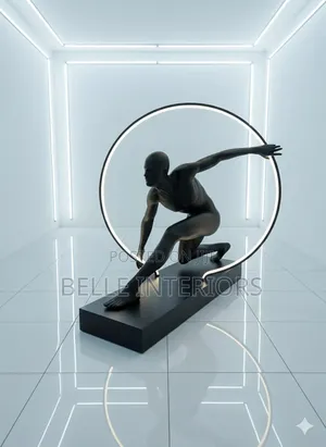 Running Figure Lange Floor Ornament