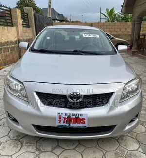 Toyota Corolla LE 4dr Sedan (1.8L 4cyl 4A) 2010 Silver