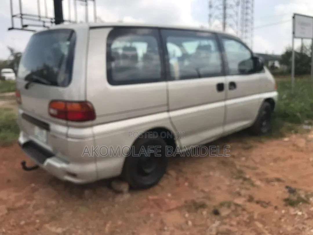 Mitsubishi L400 2005 Silver