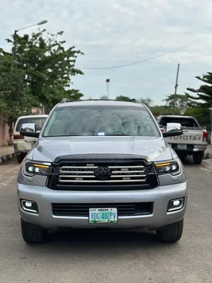 Toyota Sequoia Platinum 4dr SUV 4WD (5.7L 8cyl 6A) 2012 Silver