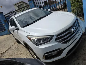 Hyundai Santa Fe SE AWD 2016 White