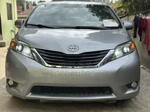Toyota Sienna XLE 7 Passenger 2012 Gray