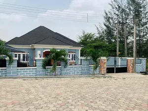 4bdrm Bungalow in Carlton Gate Estate, Ibadan for sale