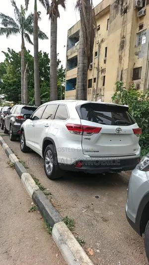 Toyota Highlander XLE 4x2 V6 (3.5L 6cyl 8A) 2018 White