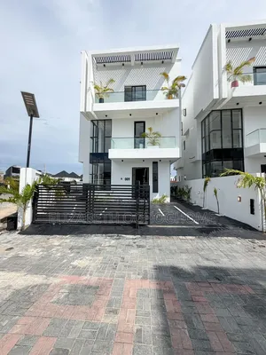 5bdrm Duplex in Lafiaji for sale