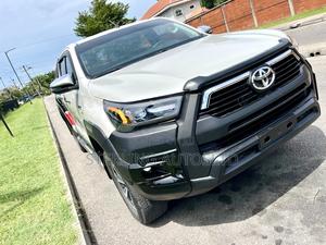 Toyota Hilux 2024 White