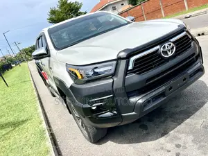 Toyota Hilux 2024 White